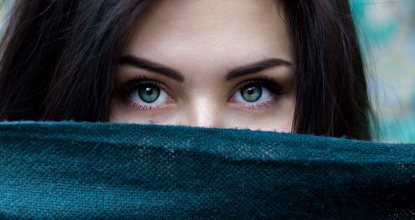 Signs She is Cheating: The Red Flags of Infidelity